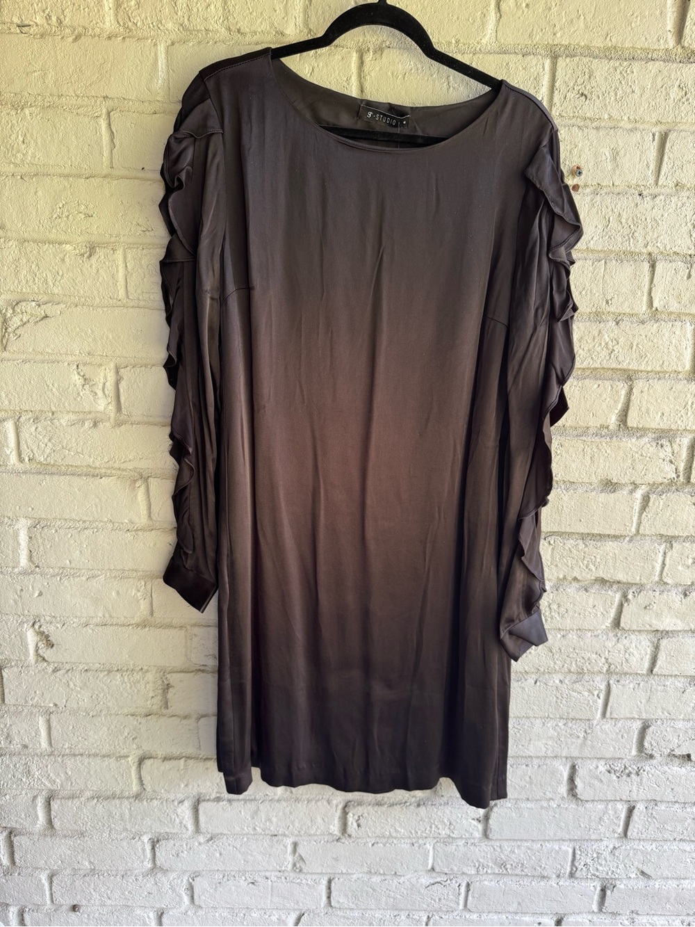ST STUDIO NWT SZ 42 Black Ruffle-Long Sleeve Dress w/a single button cuff
